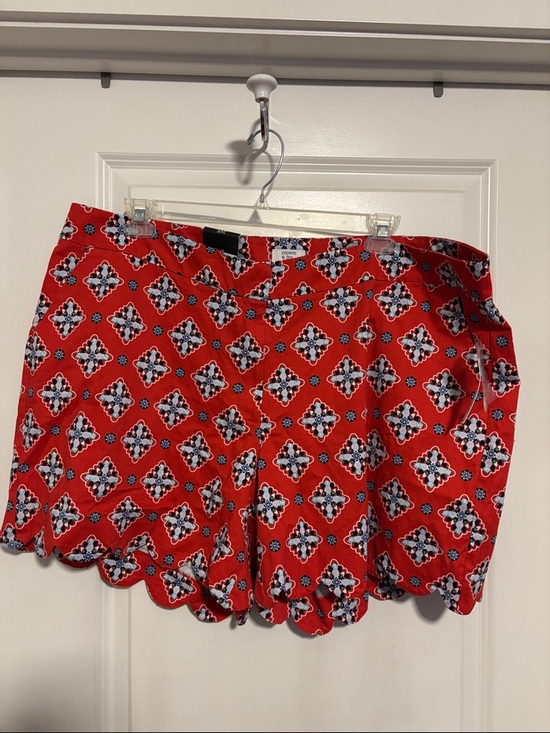 crown & ivy Pants - Crown & Ivy Red Floral Scallop Hem Women’s Shorts